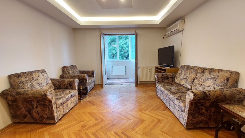 Titan, 10 minute mers metrou Titan, apropiere bd. Basarabia