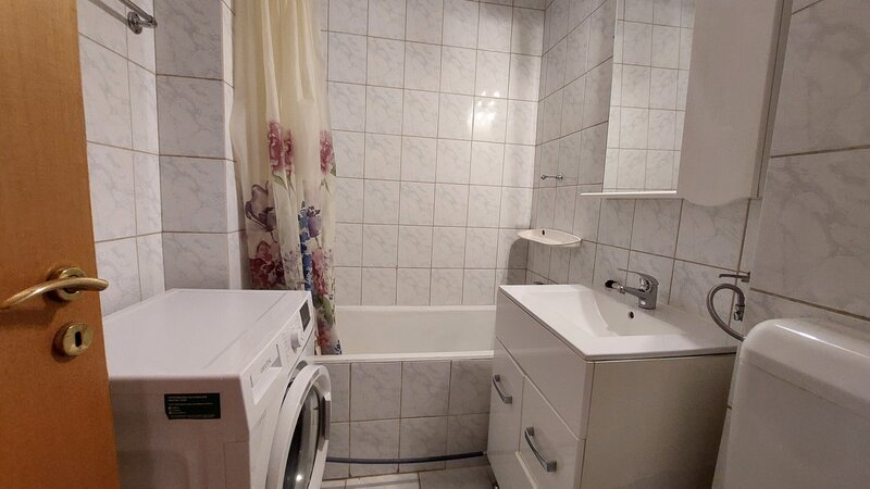 Titan, 10 minute mers metrou Titan, apropiere bd. Basarabia